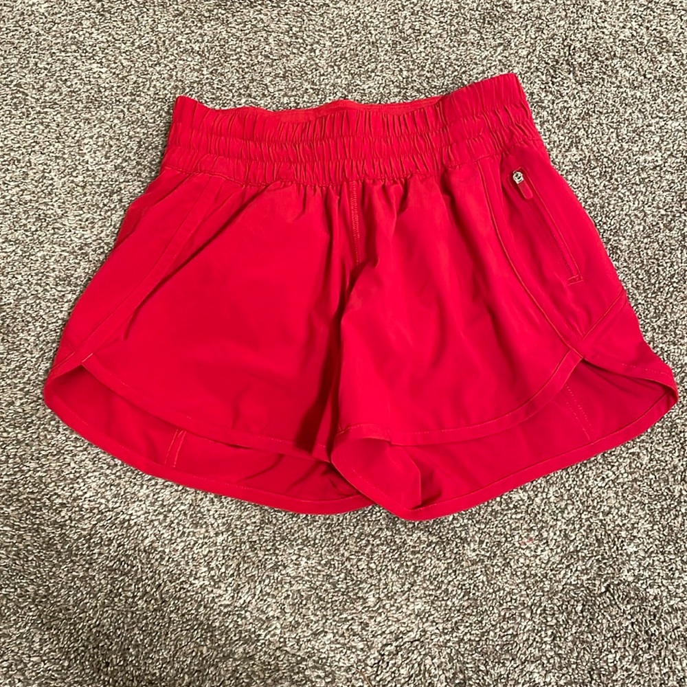 Women’s size 4 Lululemon low rise tracker shorts